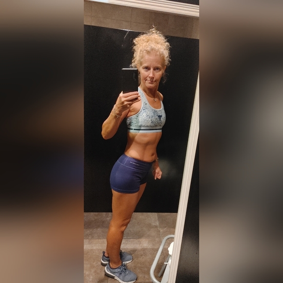 Meet your Posher, April - Picture 7 of 12